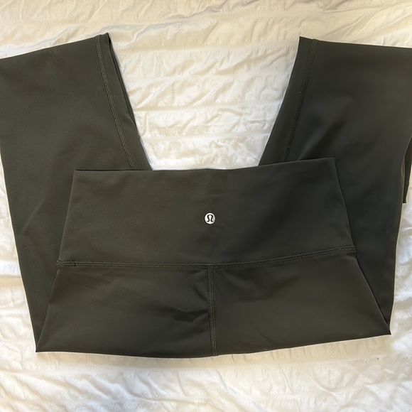 Authentic Lululemon CROP leggings - Picture 1 of 3